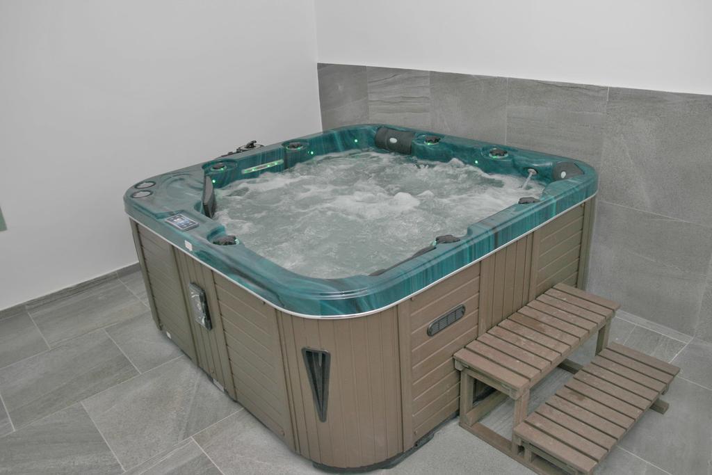 Sport Hotel Mustek ヤーヒモフ エクステリア 写真